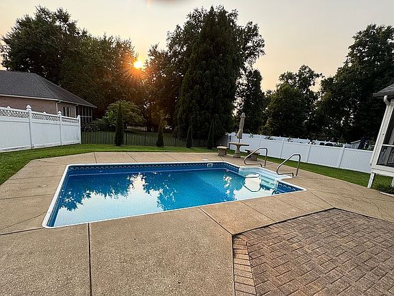 5th image of 1103 Greenmont Cir