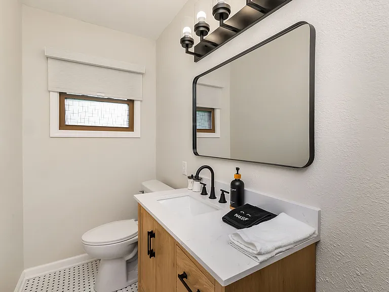 519 W Montclaire Ave — Photo 13