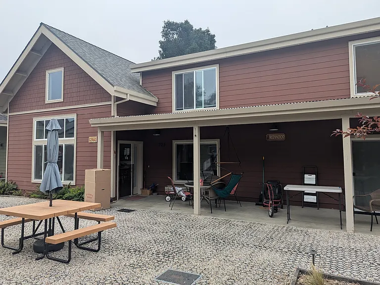 325 Golf Club Dr — Photo 1