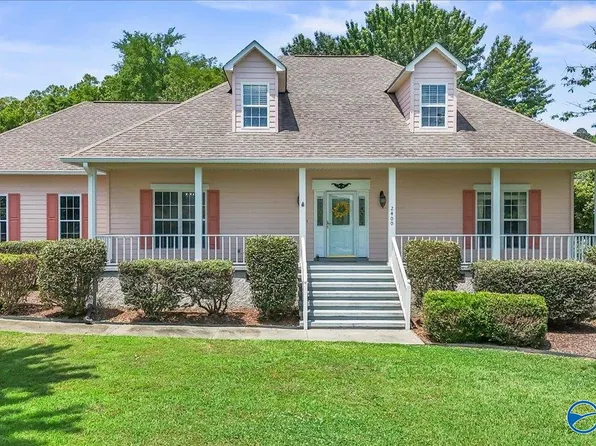 2400 Cowen Cir, Guntersville, AL 35976