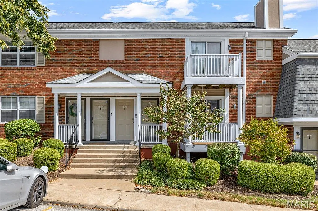 2 bed, 1.0 bath, 956 sqft, $1,600 — Photo 1