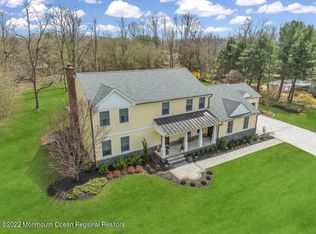 8 Crestview Ct, Farmingdale, NJ 07727