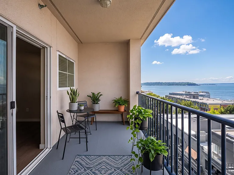 Counterbalance Apartments — Photo 10