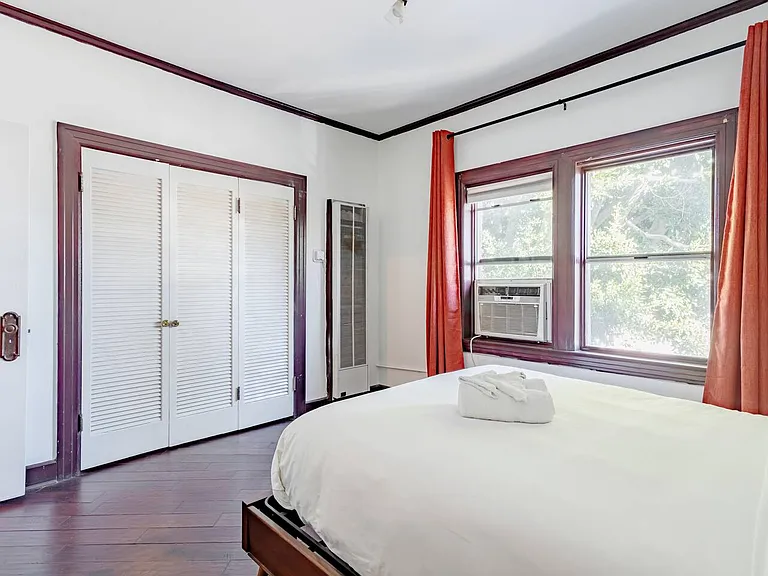 4648 Hollywood Blvd #102 — Photo 4