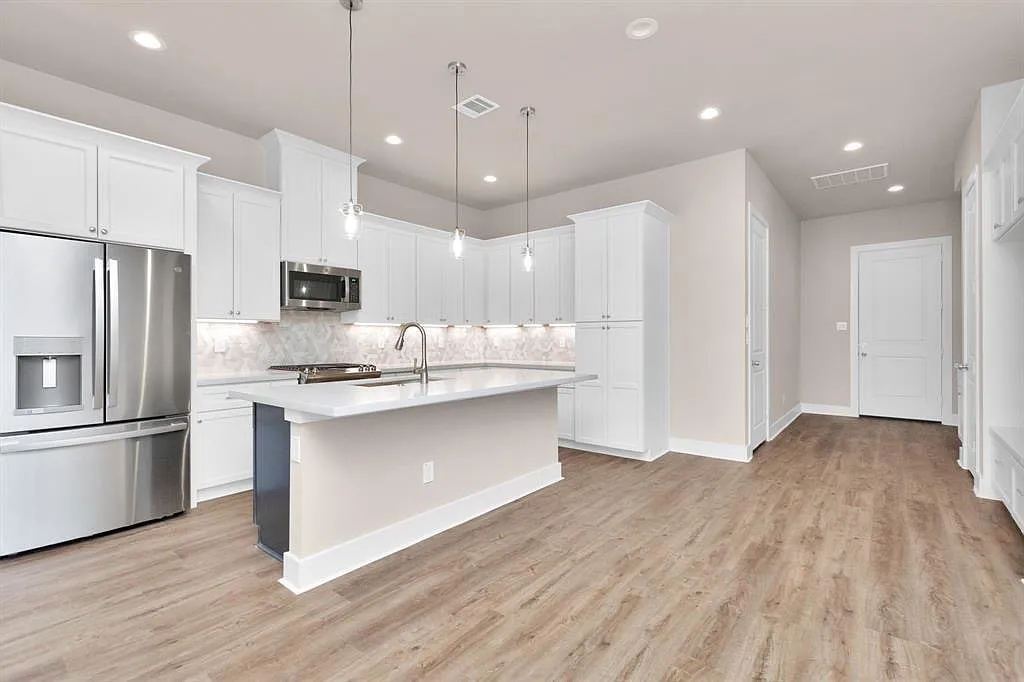 5043 Jefferson St - Unit A — Photo 4