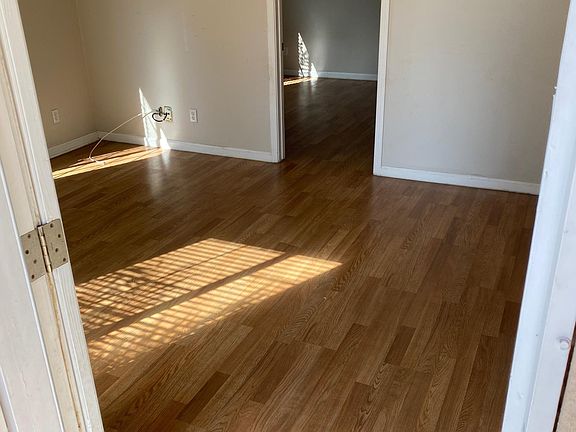 5th image of 124 Oaklawn Ave #1