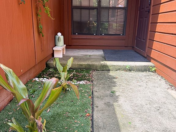 3rd image of 900 SW 62nd Blvd APT D27