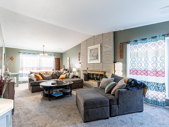 4th image of 7025 Blackhawk Ln