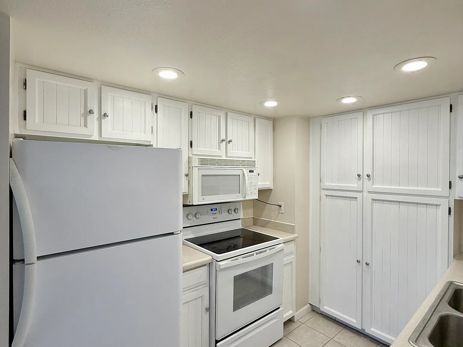 3 bed, 3.0 bath, 1886 sqft, $2,345 — Photo 4