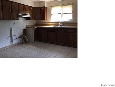 4th image of 5661 Weddell St