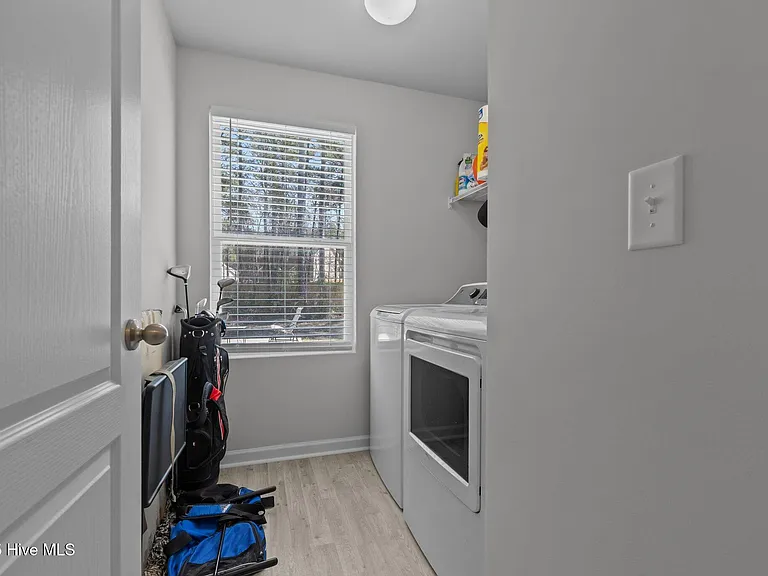821 Conductor Ct — Photo 14