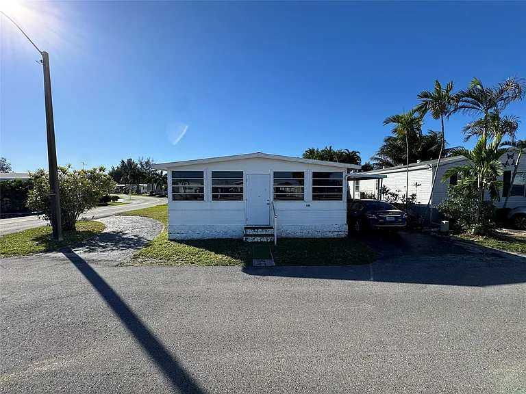 3028 Lakeshore Dr — Photo 4