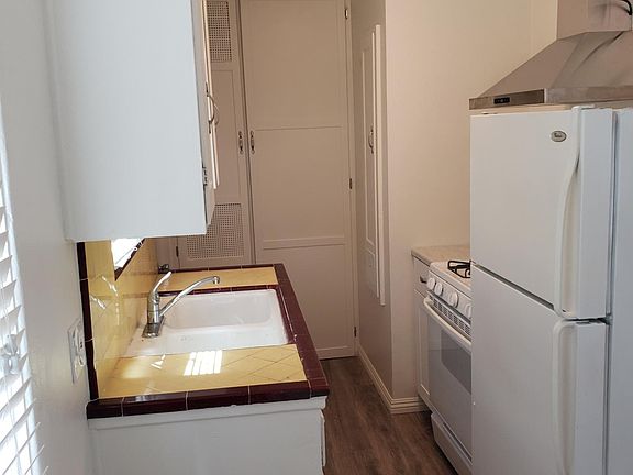 3rd image of 2911 Broadway