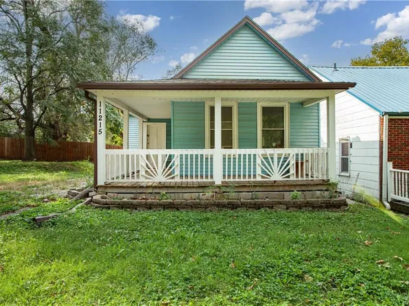 11215 Evans St, Sugar Creek, MO 64054
