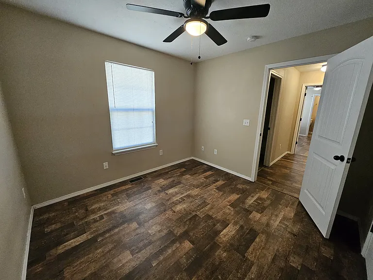554 Welch St — Photo 14