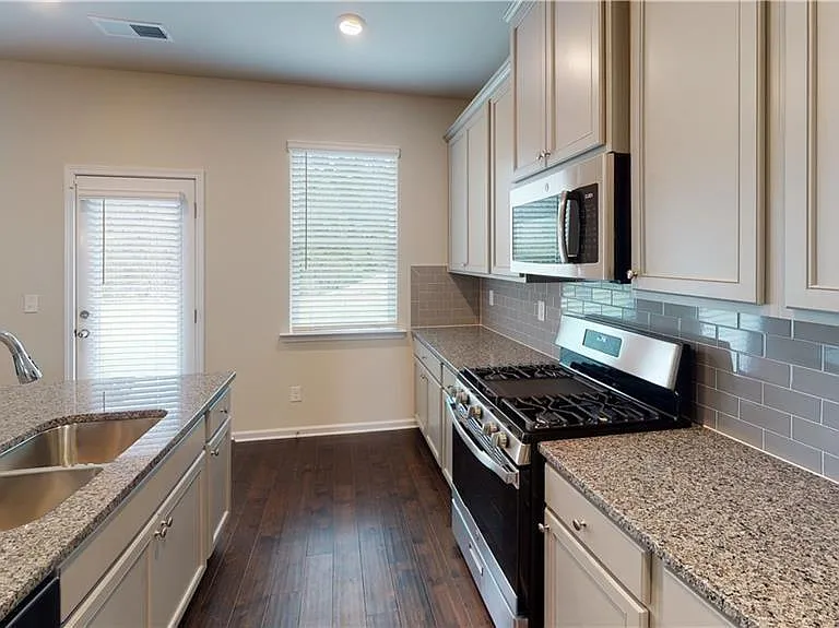 3742 Richmond Bnd — Photo 10