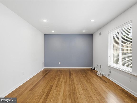 3rd image of 9082 Arlington Blvd