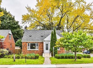 40 Plaxton Dr, Toronto, ON M4B 2P9