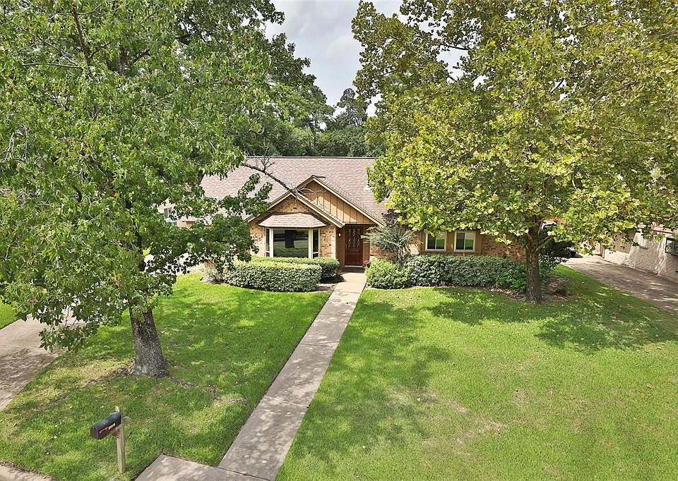 Look at this BEAUTIFUL lot in Prestonwood Forest!