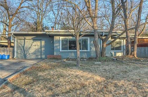 1st image of 7423 Rosewood Cir