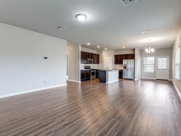 348 Shiner Ln — Photo 5