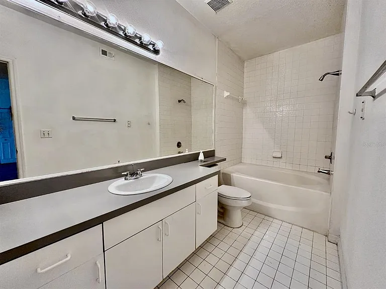 5518 Metrowest Blvd #11-205 — Photo 5