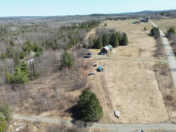 100 North Road, Dixmont, ME 04932