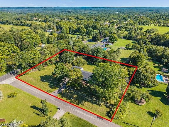 3rd image of 102 Old Farm Rd
