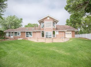 184 Country Club Dr, Lake Park, IA 51347