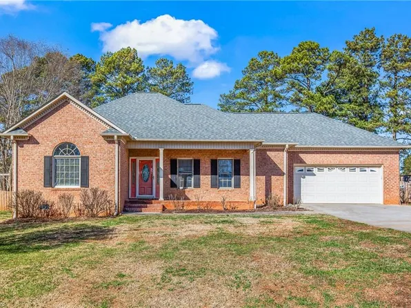 126 S Benson Ln, Mocksville, NC 27028