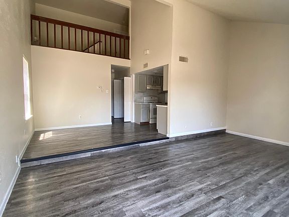 4th image of 3714 Thornberry Ct