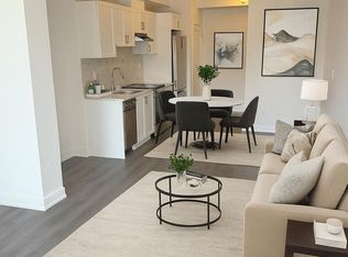 715 Davis Dr #210, Newmarket, ON L3Y 2R2
