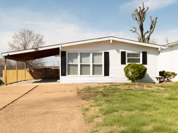 329 Orchard Ave, Ballwin, MO 63021