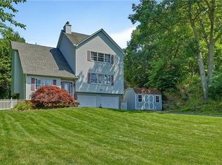 8 Hillcrest Center Dr, Marlboro, NY 12542