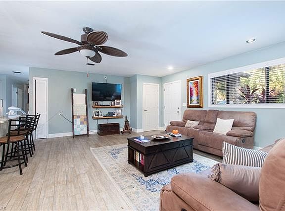 4th image of 1060 Park Dr