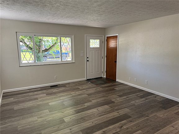 4th image of 6125 Rosecrest Dr
