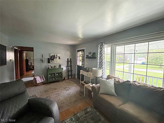 3rd image of 5479 Lemoyne Ave