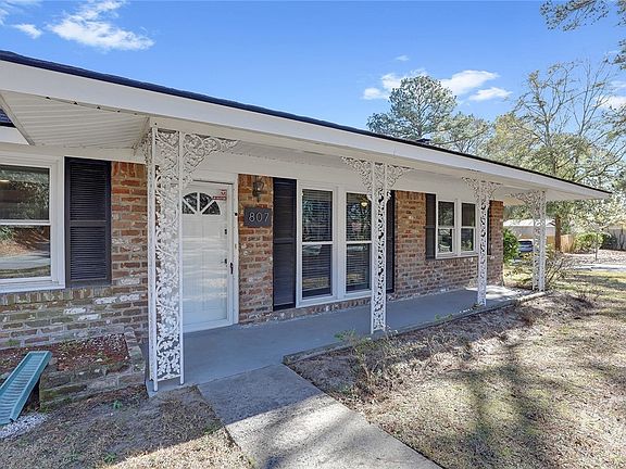 3rd image of 807 Dyches Drive