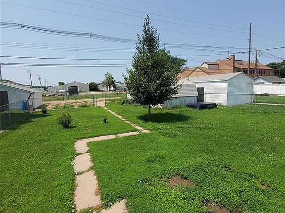 4th image of 1608 A Ave