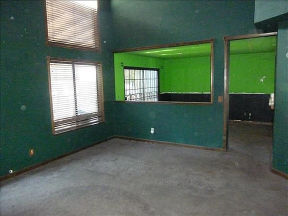 4th image of 637 Youngsdale Dr