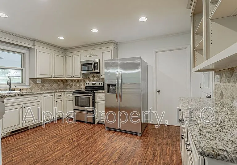 109 Roberts Cir — Photo 9