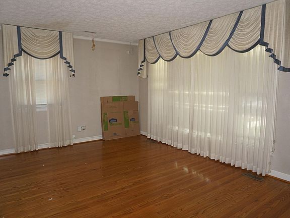 4th image of 1927 Taffeta Dr