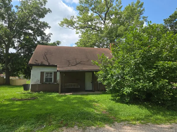 102 W Mill St, Knoxville, IL 61448