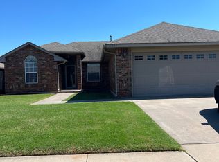 11024 SW 6th St, Yukon, OK 73099