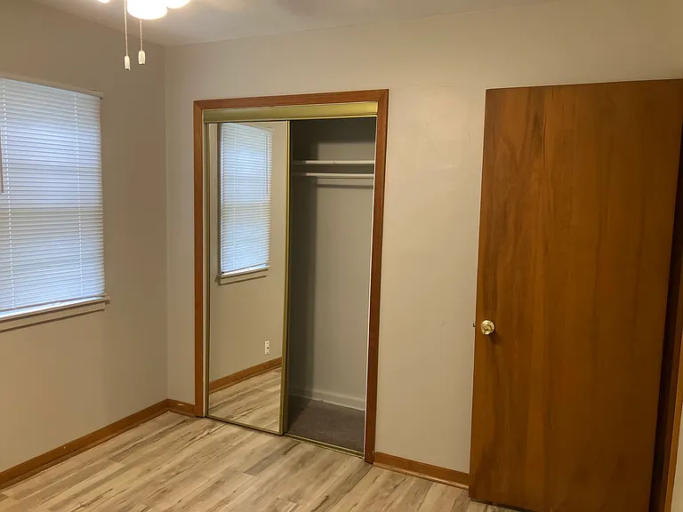 508 E Buckner St — Photo 13