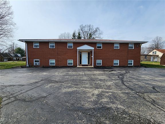 3rd image of 352 Meadowbrook Ave