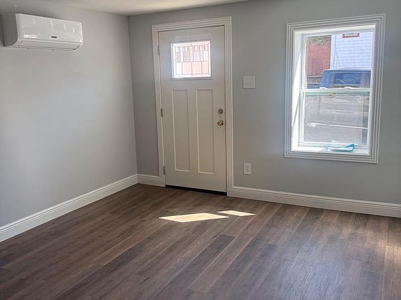 3rd image of 420 W Washington St