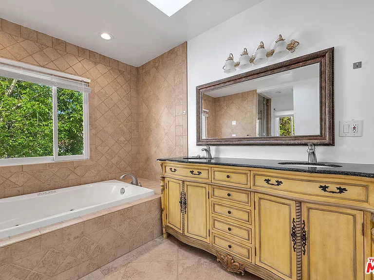 5890 Fairhaven Ave — Photo 20