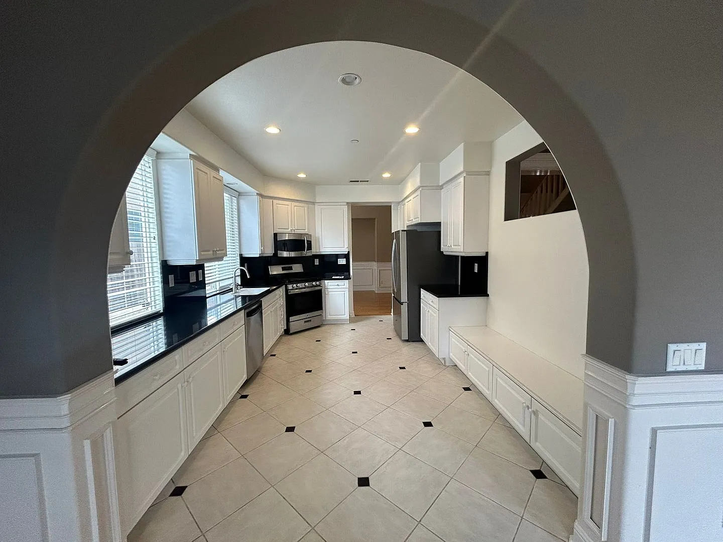 This beautiful 3bd/loft home is now available!! — Photo 3