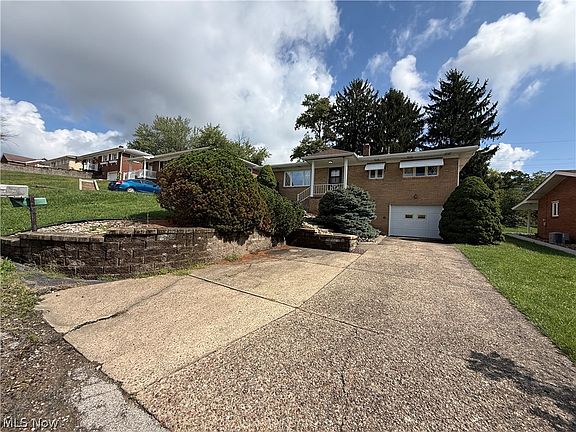 3rd image of 160 Pembroke Rd
